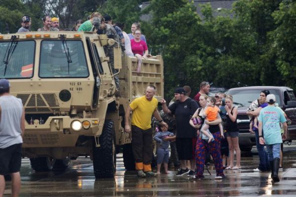 Members of the Louisiana Army National Guard unload