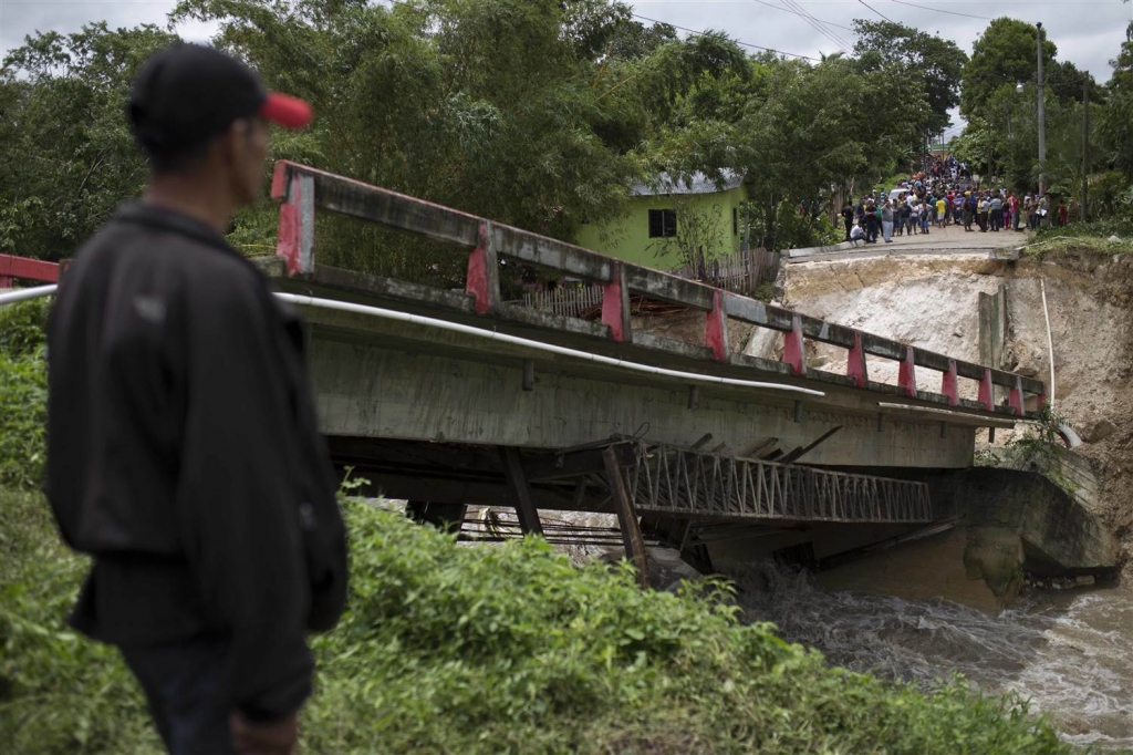 Flooding, mudslide warning as hurricane aims for Belize