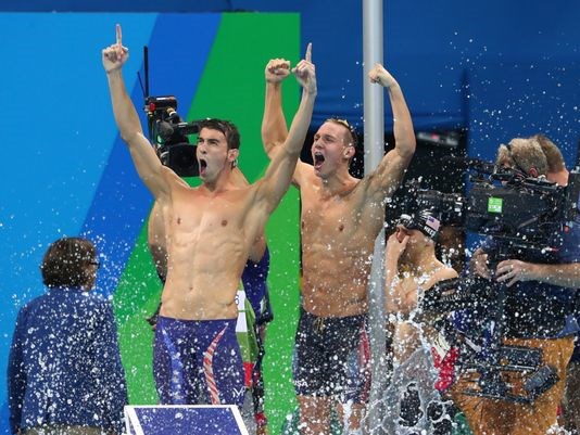 Led by Michael Phelps, US men win gold in 400 freestyle relay