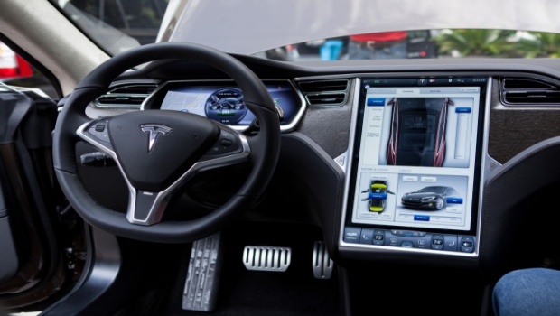 Tesla-Model-S-interieur-1280x853-640x427