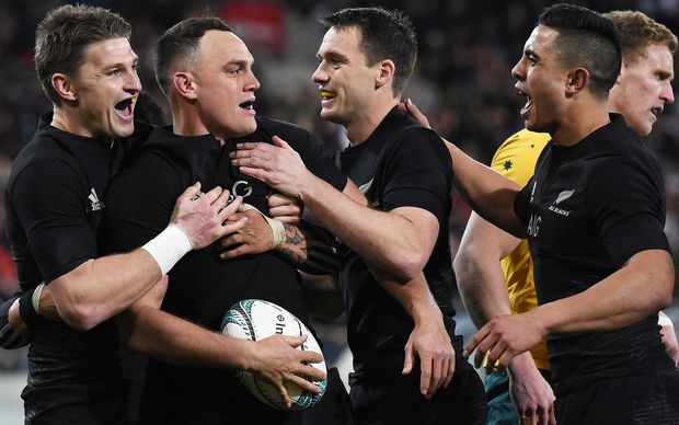 The All Blacks celebrate an Israel Dagg try