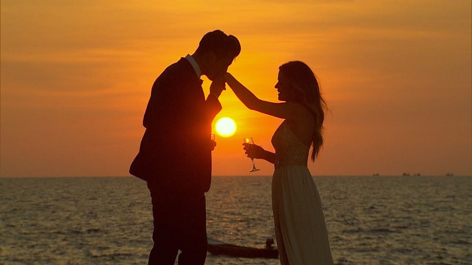 Jordan Rodgers proposing to Jojo Fletcher on the finale episode of'The Bachelorette 2016