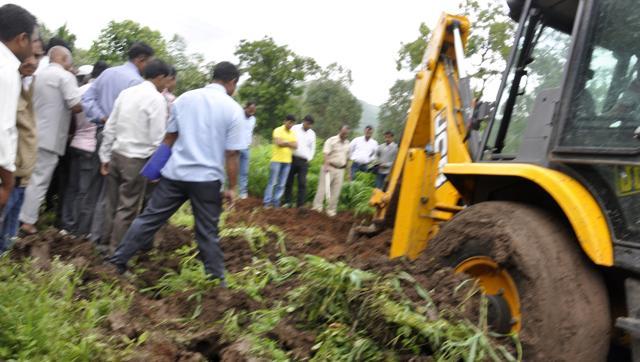 The police exhumed five bodies from Santosh Pol's farm house at Wai tehsil in Sataraon August 16