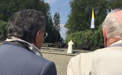 Pope Francis visits Auschwitz (photos)