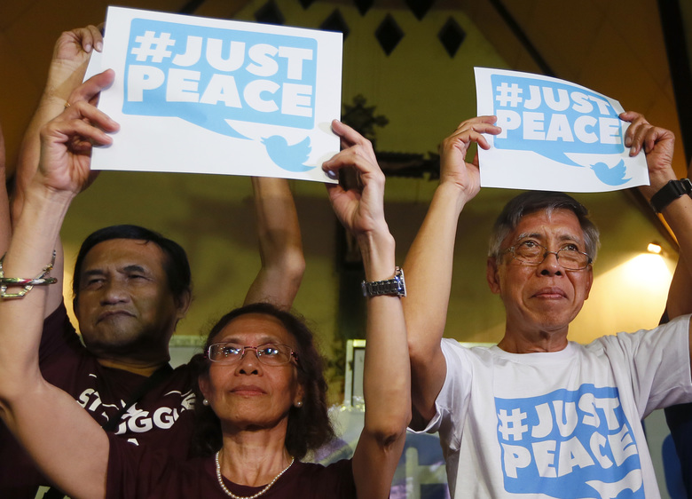 Top Philippine communist leaders freed to join peace talks