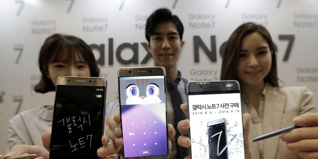 Models pose with the Samsung Electronics Co's Galaxy Note 7 smartphones during its launch event yesterday. More than 200 cases of serious illness have been documented among Samsung workers