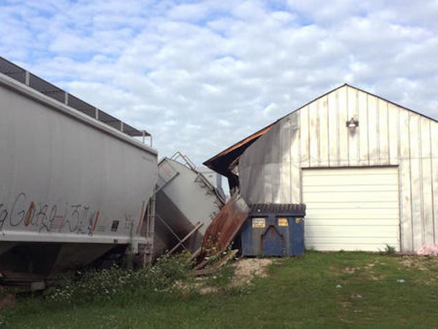 Police: Train car derails in Iowa, hits bar called DeRailed