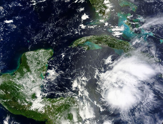 Hurricane Earl churns toward Belize hit