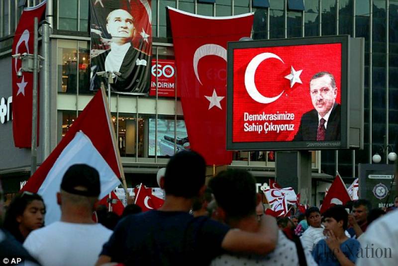 Editor from top Turkish daily held in post-coup crackdown