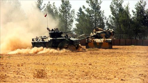 Syria Jarablus: Turkey pounds IS positions ahead of ground operation