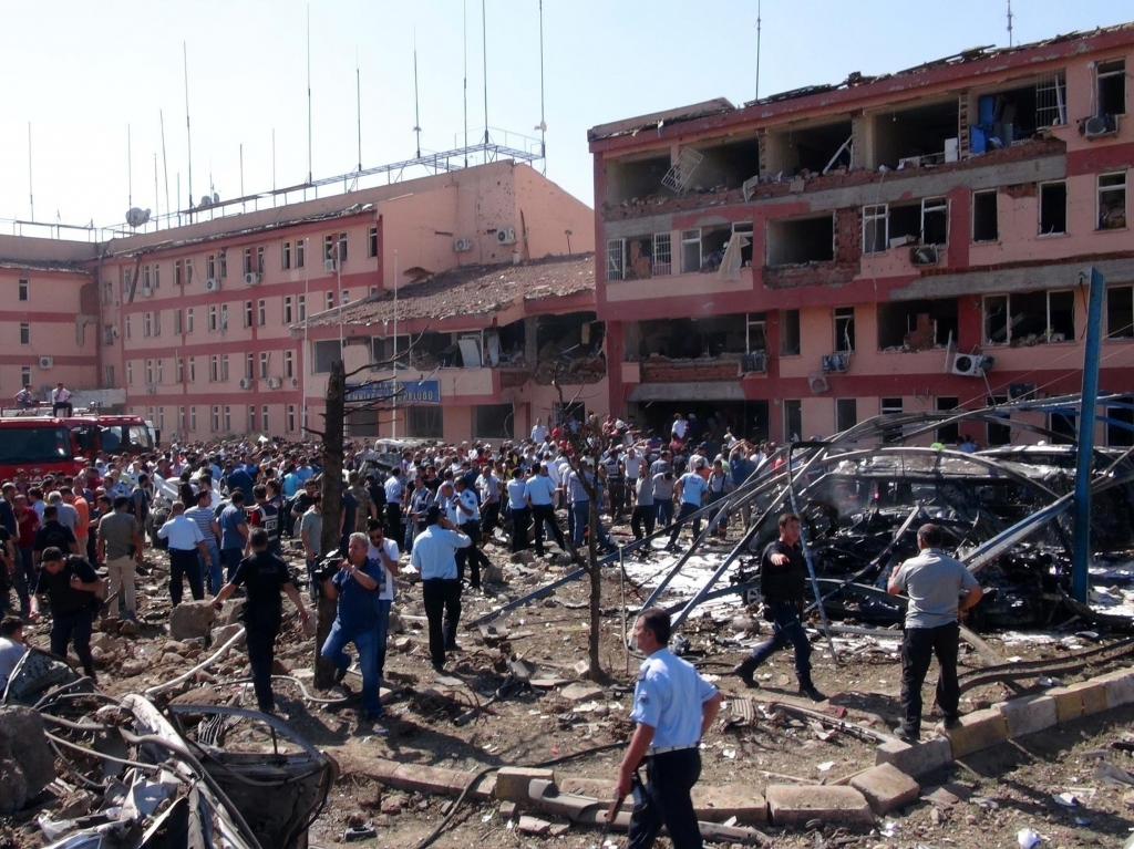 3 killed in car bomb attack on police station in Turkey