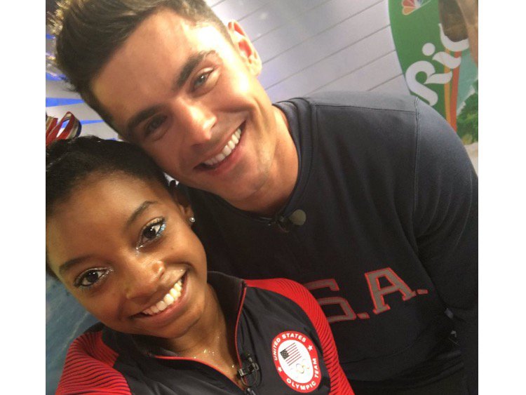 Twitter @Simone_Biles

The Neighbors actor swung by Today in Rio to surprise his superfans.

By Hilton Dresden
Wed