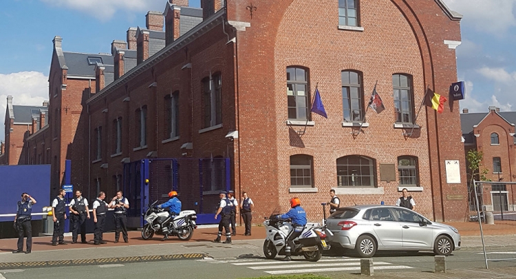 Two Belgian police injured in machete attack in Charleroi