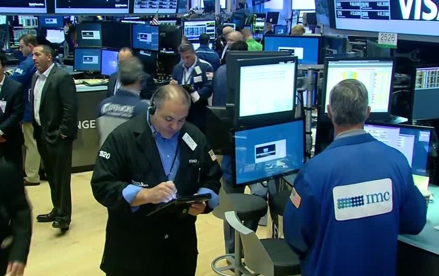 US stocks close modestly lower as oil slumps