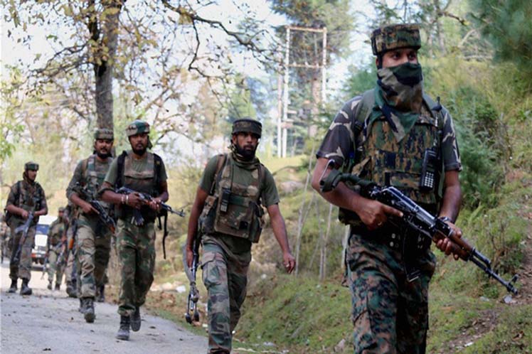 Attacks by suspected rebels wound 7 troops in Indian Kashmir