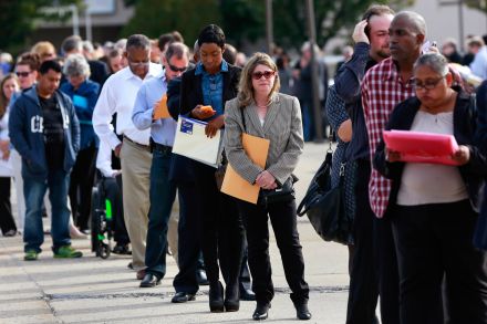 US jobless claims rise marginally, trend remains favorable