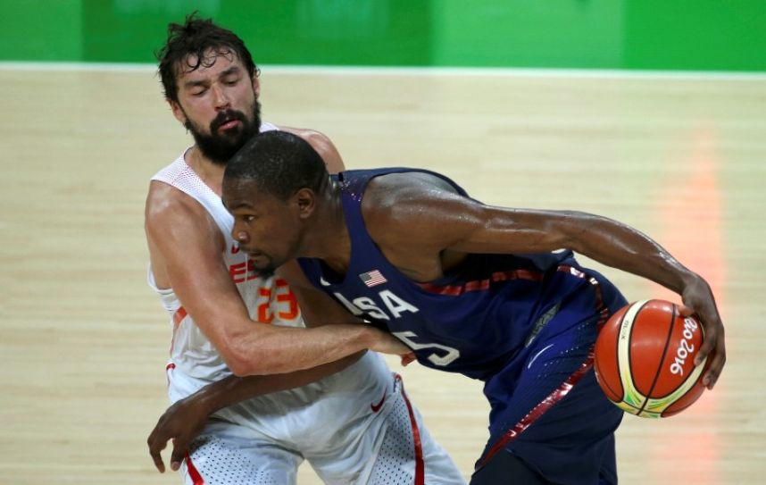 Spain defeats France for men's semis berth