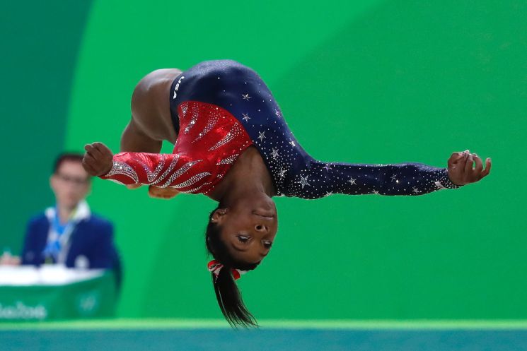 World all-around champion Simone Biles leads the United States to the top qualifying spot for the gymnastics team final and makes the all-around final