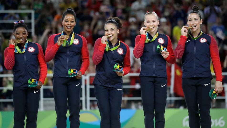 Favela residents watch Olympic fireworks