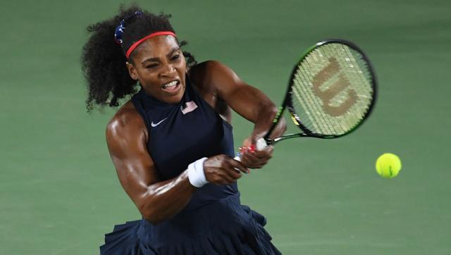 USA's Serena Williams returns the ball to Ukraine's Elina Svitolina