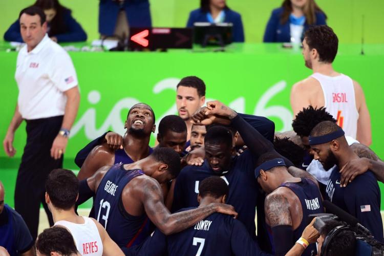 USA's players unite as coach Mike Krzyzewski looks on and Spain's Pau Gasol walks away