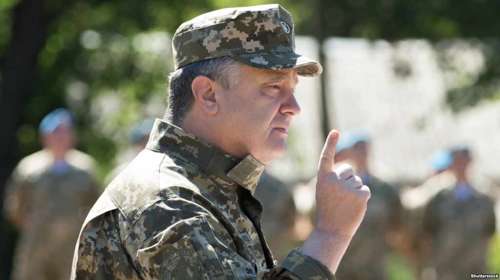 Ukrainian President Petro Poroshenko inspects troops in the Donetsk region