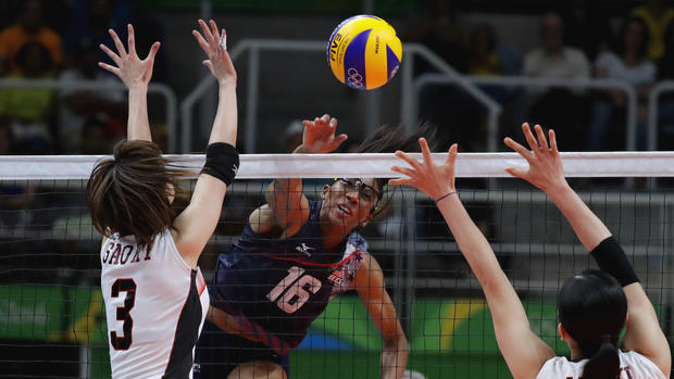 VOLLEYBALL / Japan women squeeze into quarterfinals