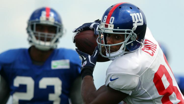 Victor Cruz resumed practicing with the Giants Sunday