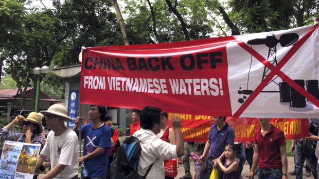 Vietnamese protest outside the Chinese embassy in Hanoi in May 2014