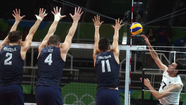 Canada beats Mexico to stay alive in men's volleyball