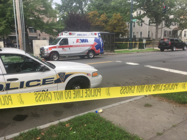 New Haven Police shoot, injure man with knife