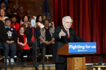 Warren Buffet speaks to U.S. Democratic presidential candidate Hillary Clinton supporters during a campaign rally in Omaha Nebraska