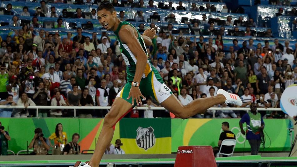 The Latest: Farah trips, gets up in men's 10000m in Rio