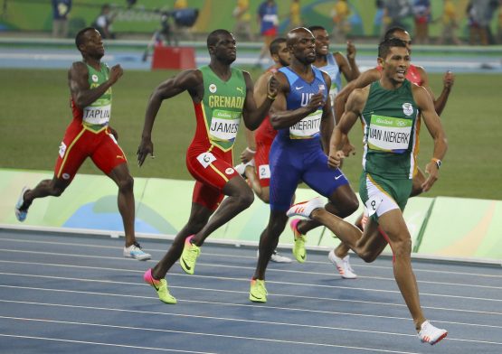 Wayde van Niekerk of South Africa smashes 400m world record