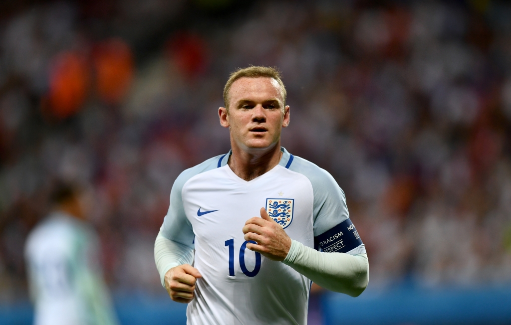 United's Rooney keen to keep playing for England regardless of captaincy