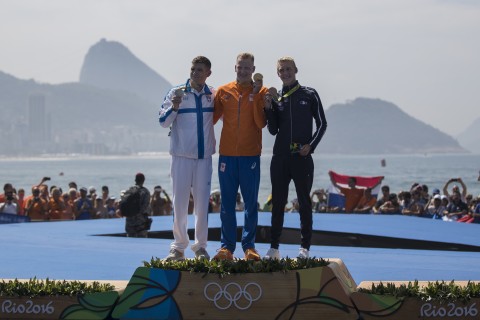 Ridiculous amount of photo finishes end men's 10km swim, Canadian takes 17th