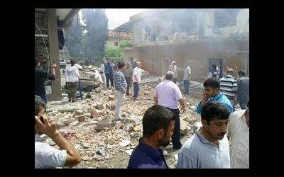 Deadly blast kills police in Turkey