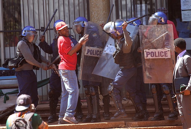 Anti-Mugabe protests turn violent in capital Harare