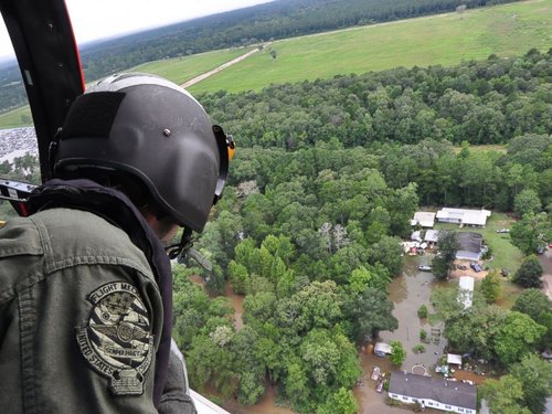 At least 4 dead, thousands of people rescued in southern La. flooding