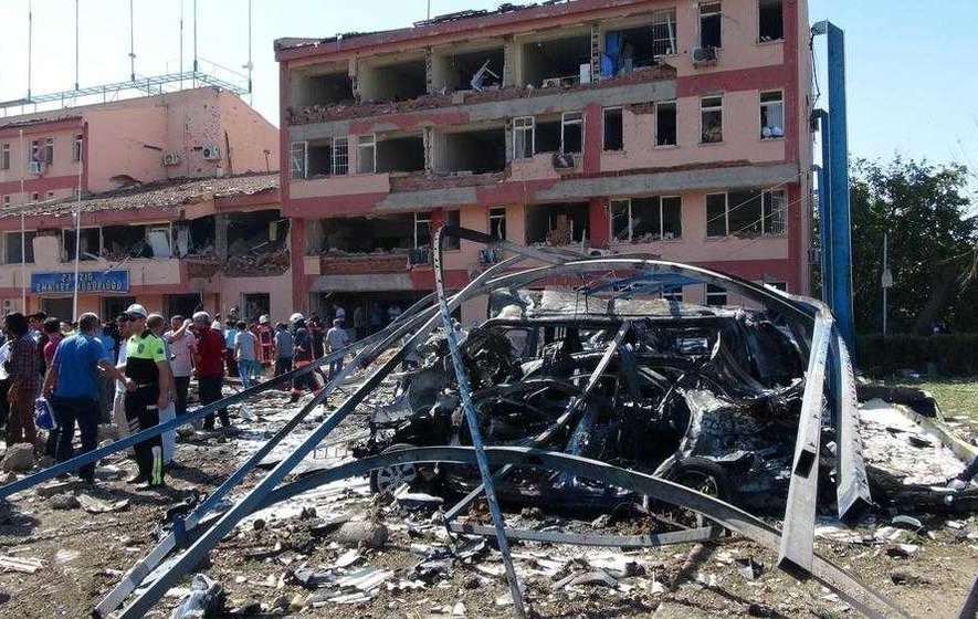 Six killed and 220 injured in Turkey car bomb attacks