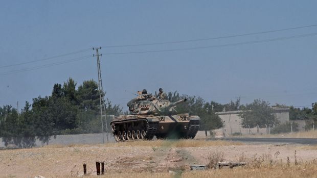 A Turkish tank on its way to the Syrian border