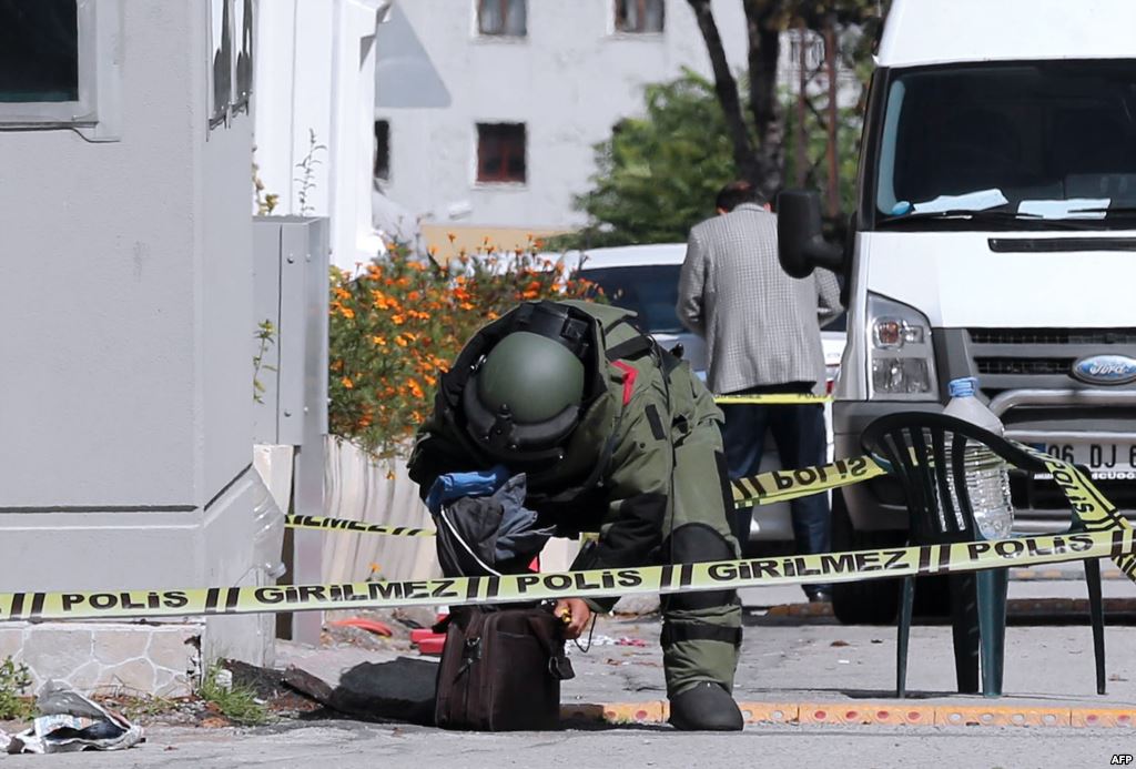 A bomb-disposal expert examines a bag outside the Israeli Embassy in Ankara on September 21