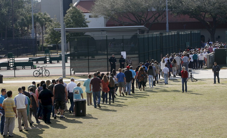 A long line of supporters of Republican U.S. presidential candidate Donald Trump at Valdosta State University in Georgia.     REUTERS  Philip Sears