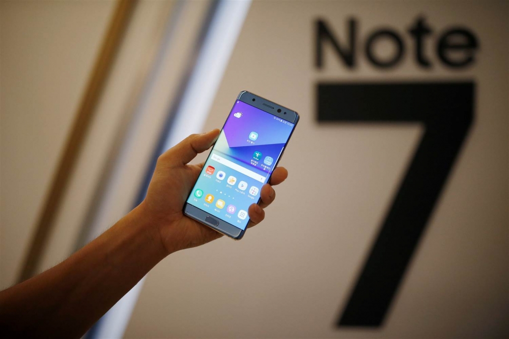 A model poses with a Galaxy Note 7 smartphone. Kim Hong Ji  Reuters file