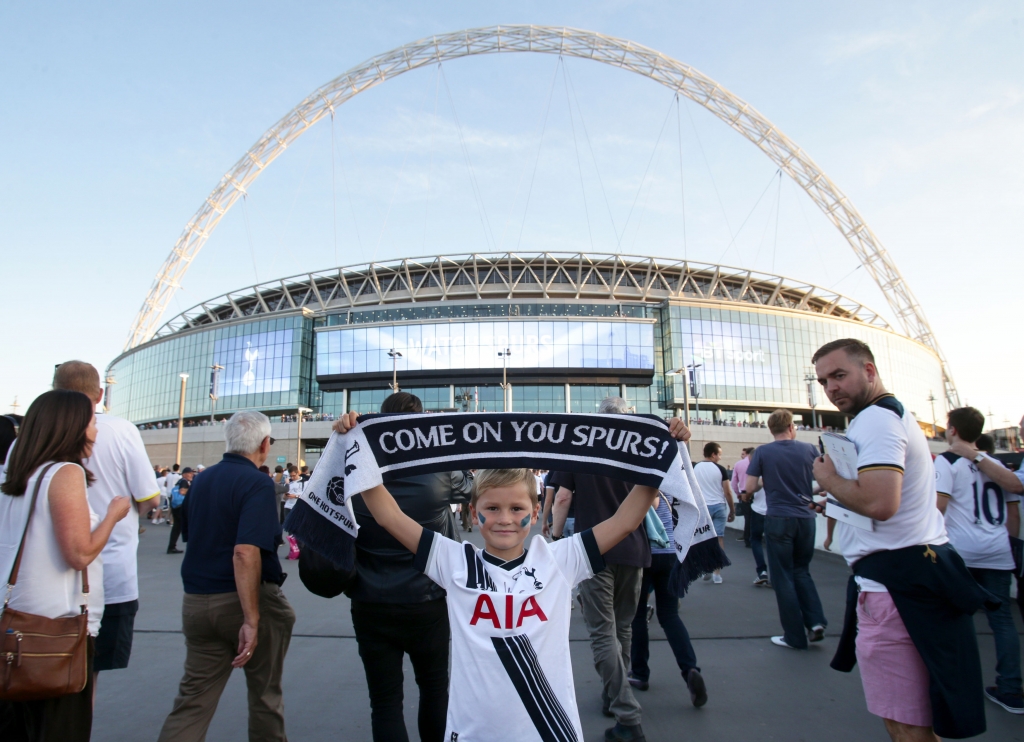 A record home attendance of 85,011 watched Tottenham lose 2-1 to MonacoYUI MOK  PA