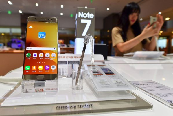 A woman tests a Samsung Galaxy Note7 smartphone