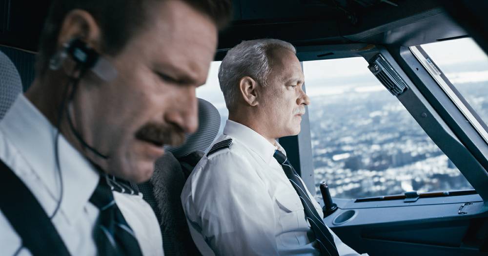 Aaron Eckhart left and Tom Hanks in “Sully.”