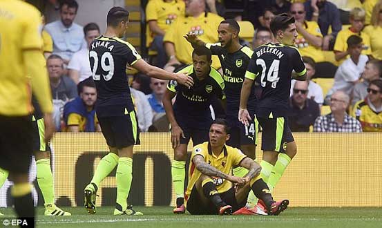 Alexis Sanchez is congratulated by Theo Walcott