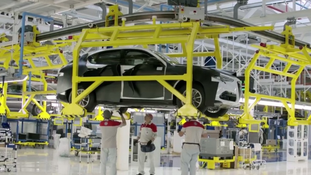 Leaked – Alfa Romeo Stelvio SUV seen partially uncovered in factory video image