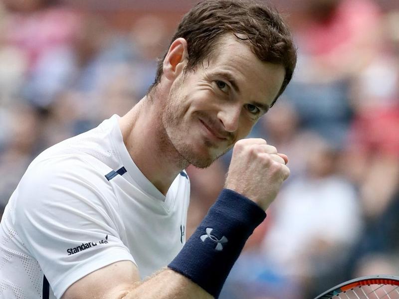 Andy Murray celebrates a point in his third round win